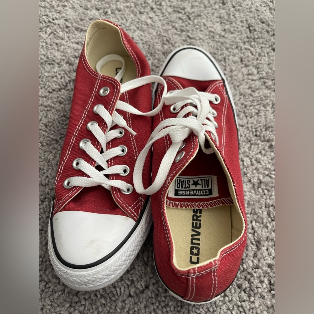 Red Converse All Star Chuck Taylor shoes size men’s 6, woman’s 8 - Picture 2 of 3